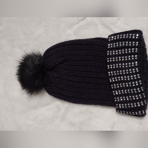 Mixit Accessories - Like new condition hat for women